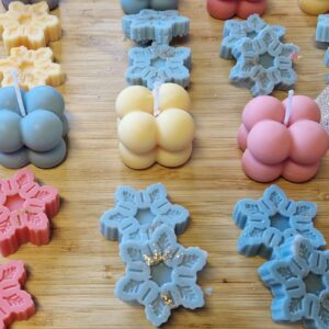 Bougie cube et des fondants parfumés